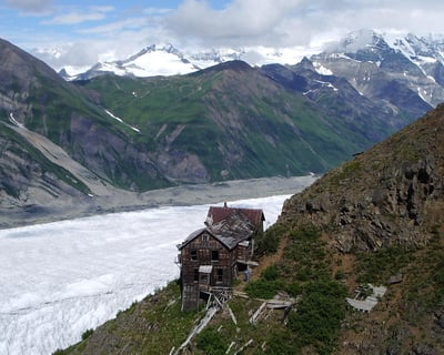Hike to Erie Mine Bunkhouse in McCarthy