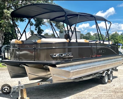 24' Tritoon Rental in Lake Havasu City