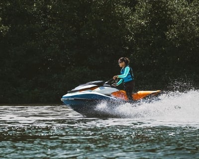 Pontoon & Deck Boat Rental in Traverse City