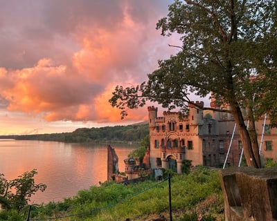 Bannerman Island Grotto Cruise & Walking Tour