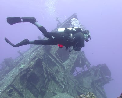 Waianae Lava Tube & Reef Scuba Diving