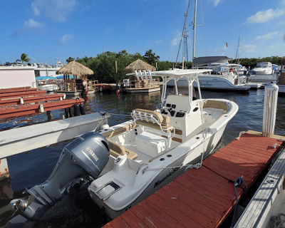 Full-Day Boat Rental in Tavernier for 15 Guests