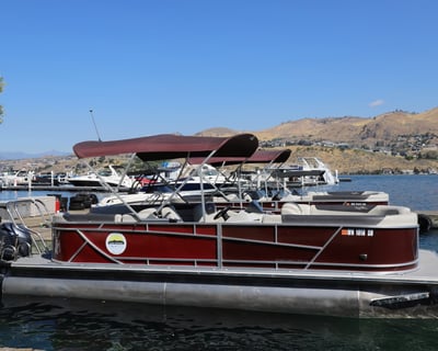24' Pontoon Boat Rental in Chelan