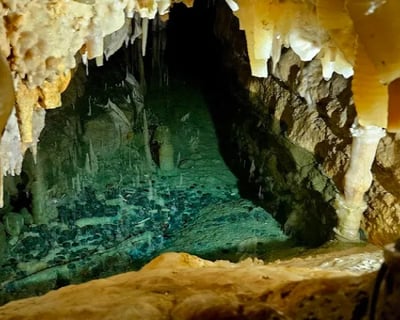 Guided Cave History & Science Tour in Dubuque