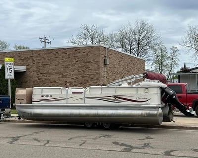 22' Pontoon Rental in Oconto