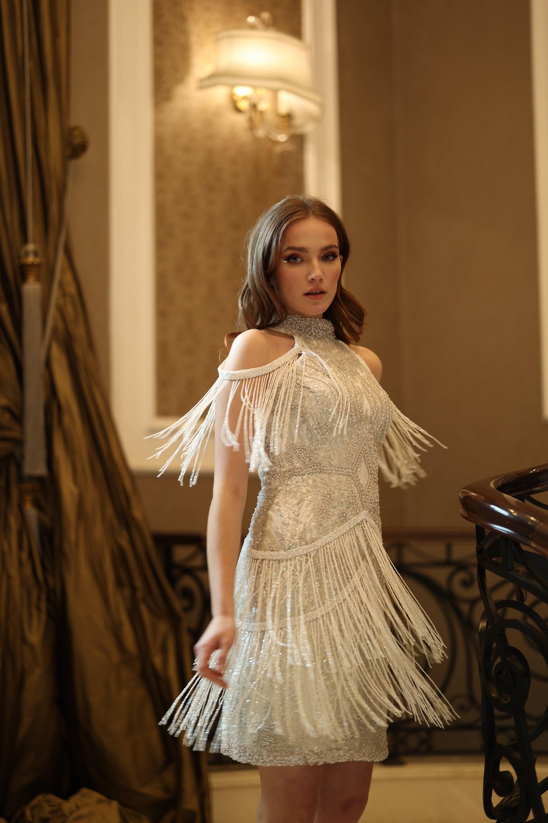 Lara Taş Püsküllü Elbise - Beyaz