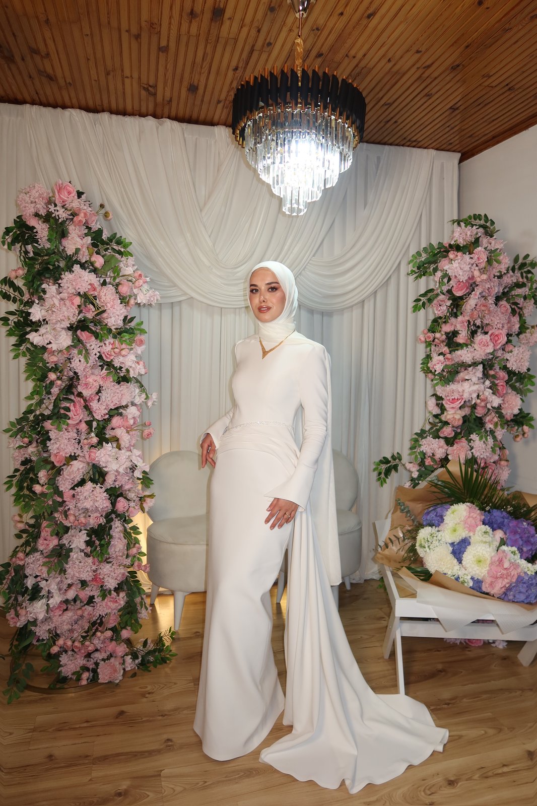 Ivory Beyaz Kuyruklu Elbise - Beyaz