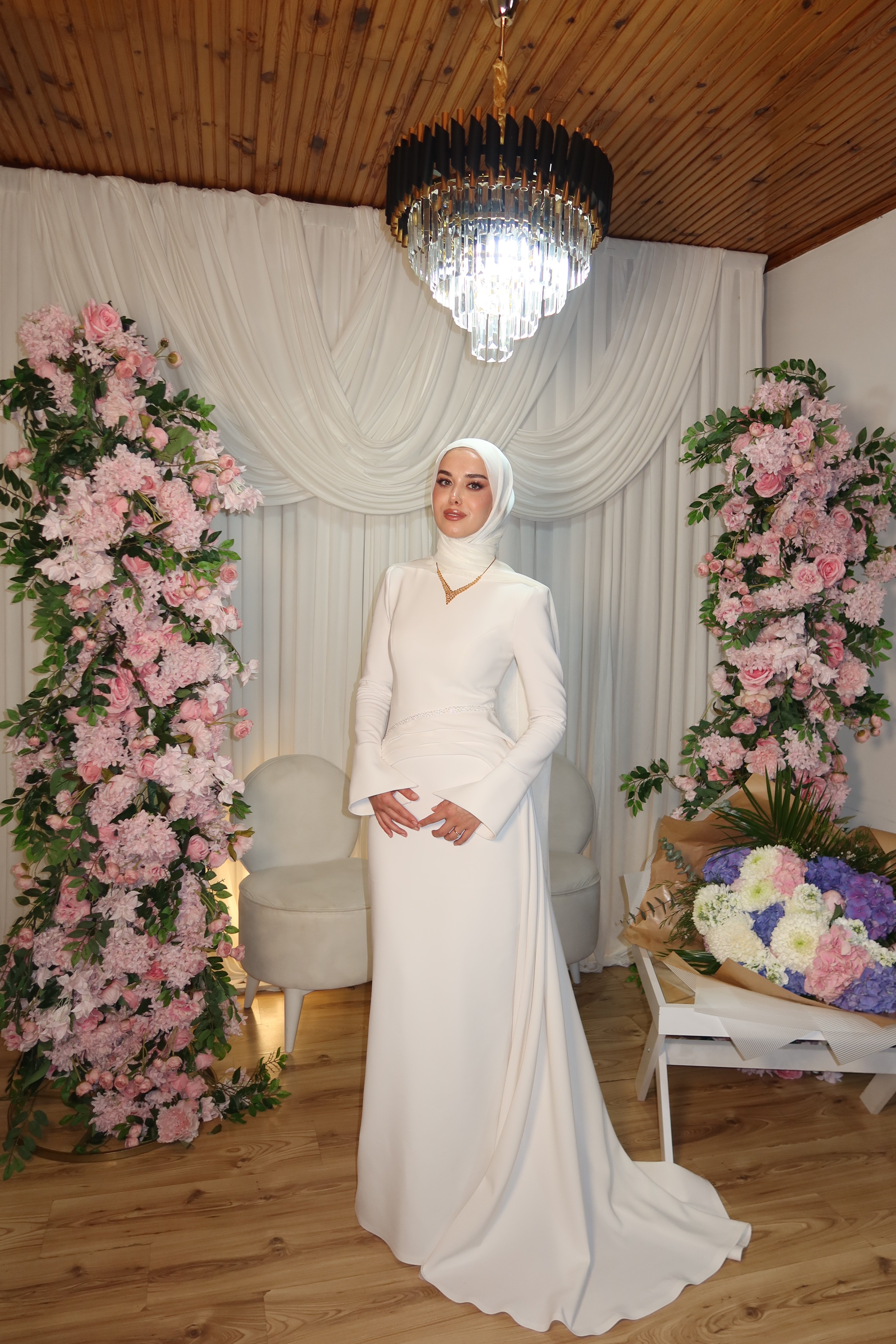 Ivory Beyaz Kuyruklu Elbise