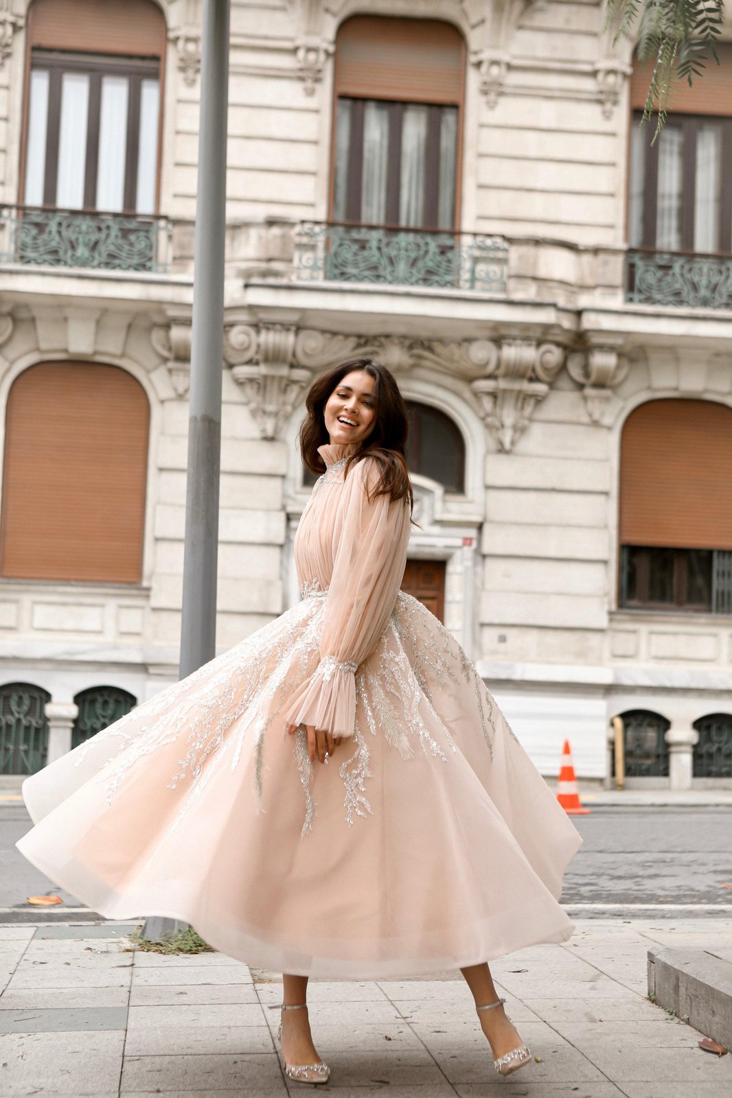 Soli Tül Detaylı Elbise - Bej