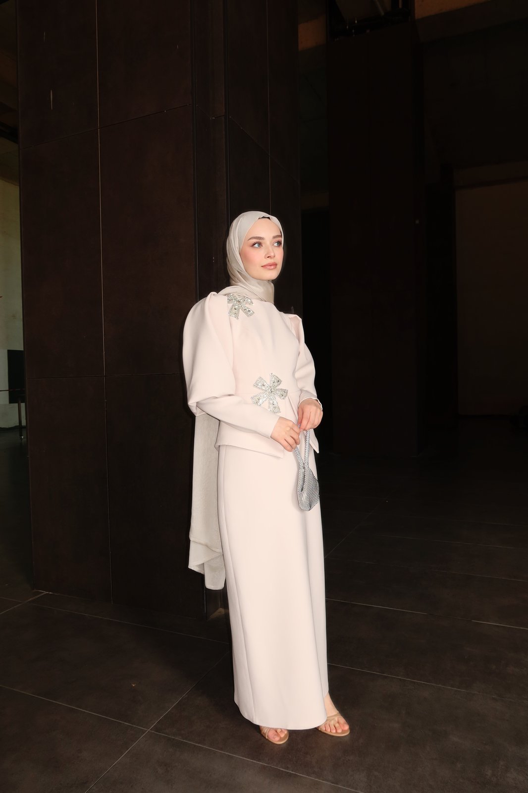 Velora Kasnak Detaylı Elbise - Ekru