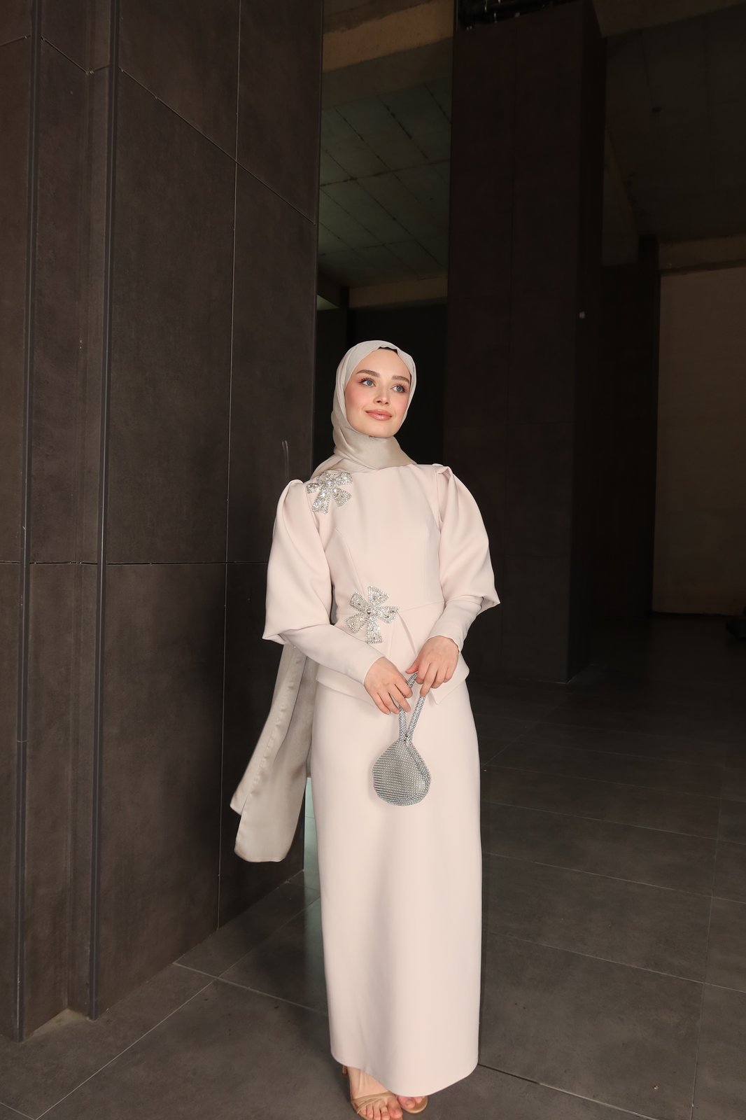 Velora Kasnak Detaylı Elbise - Ekru