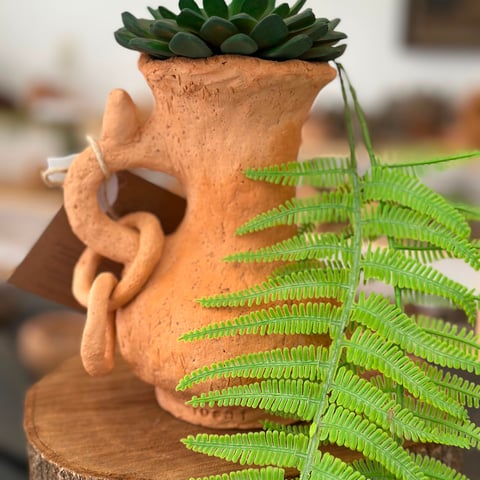 Foto de Vaso com argolas em barro