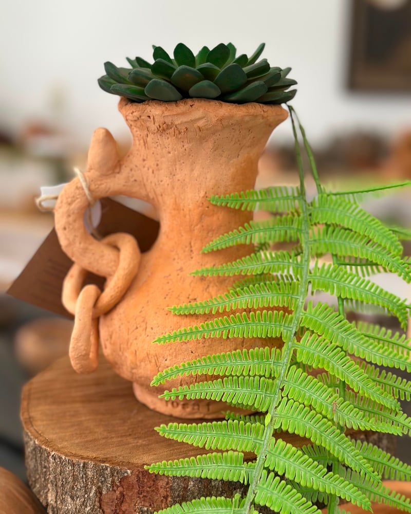 Vaso com argolas em barro · foto 2