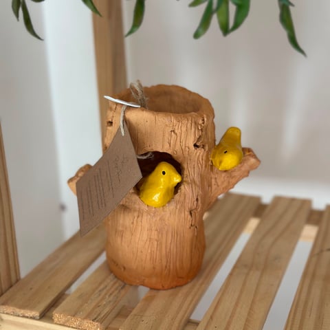Foto de Tronco com passarinhos — acabamento amarelo
