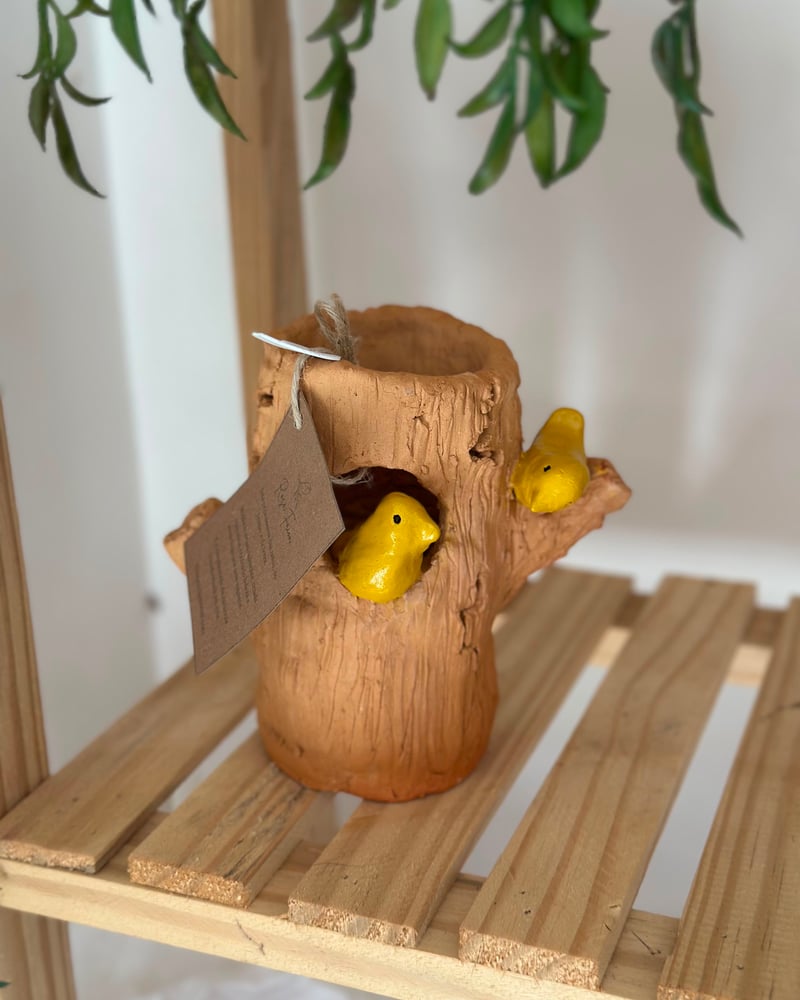 Foto de Tronco com passarinhos — acabamento amarelo
