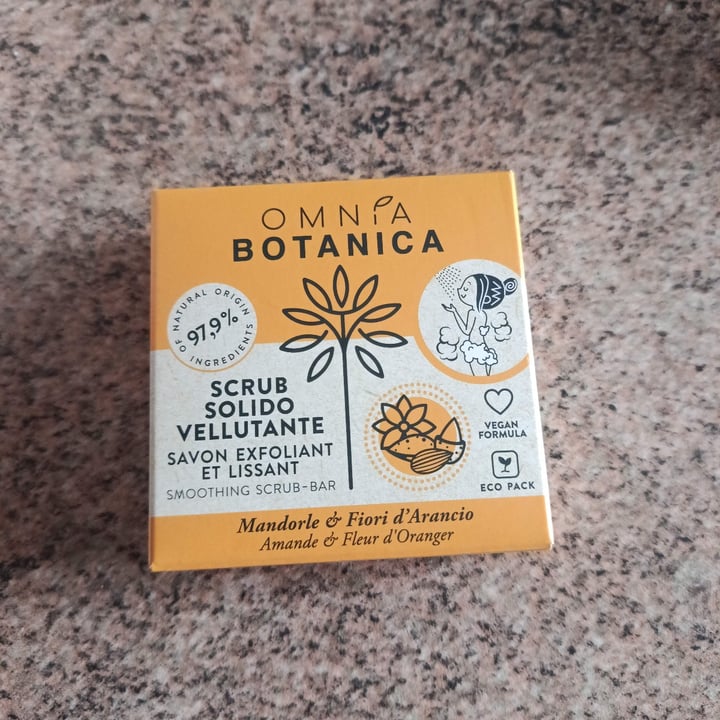 photo of Omnia Botanica Scrub Solido Vellutante Mandorle e Fiori d'Arancio shared by @azaholmes01 on  13 Sep 2025 - review