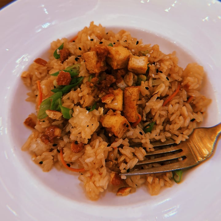 photo of Gordon Ramsay Hell's Kitchen Foxwoods Tofu Fried Rice shared by @jordaneatsplants on  02 Jun 2025 - review