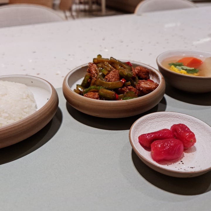 photo of Fong Lye Coffee & Teahouse (TRX) 蓬萊咖啡與茶房 Bittergourd Vegetarian Chicken Set shared by @parismelody on  05 Oct 2025 - review