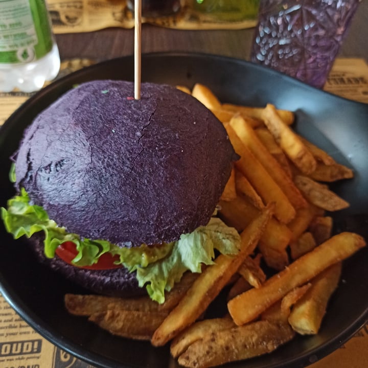photo of Binario Magic Pub Burger Vegano shared by @annaboodmann on  14 Oct 2024 - review