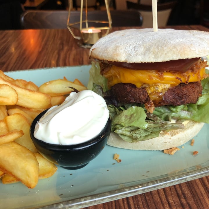photo of Apple & Eve Vegan & Simply Natural Cheeseburger shared by @zigzag on  11 Mar 2025 - review