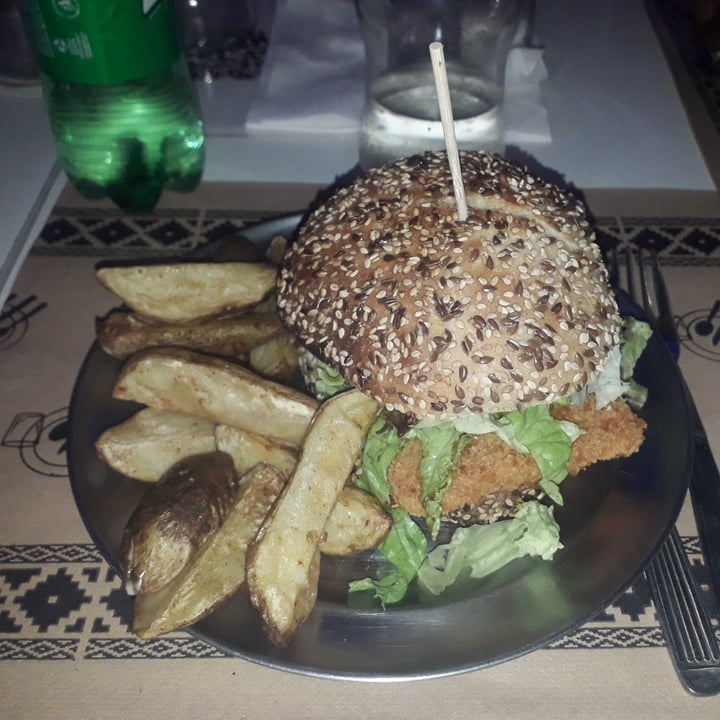 photo of Casa Mhia Crispy Burger shared by @vaninadls on  30 Sep 2023 - review