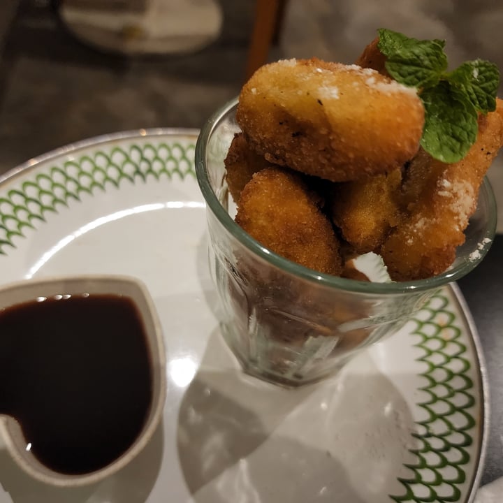 photo of Warung Dua Hati Banana Fritters shared by @teamaldous on  02 Sep 2023 - review