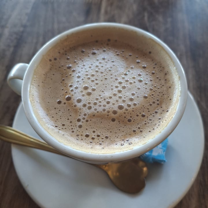 photo of Café Dos Amores Café con leche de almendras shared by @nuriagenequilis on  14 Sep 2025 - review