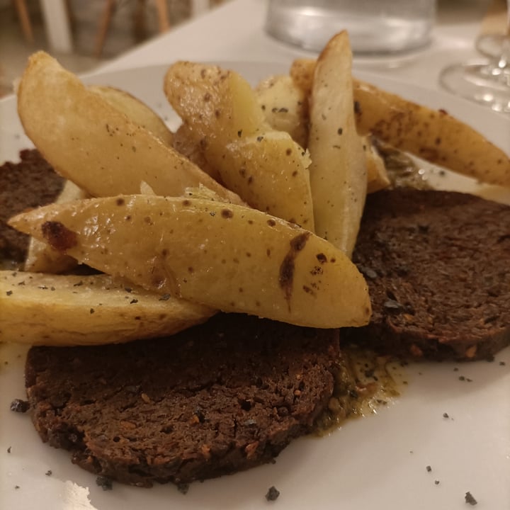 photo of EL VERGEL RESTAURANT VEGÀ Chorizo vegetal con patatas fritas shared by @lidiamanrique95 on  10 Sep 2023 - review