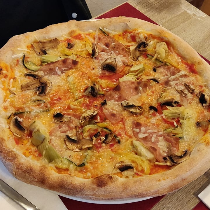 photo of Local 92 Bcn Pizza 4 stagioni shared by @gitaneta on  11 Apr 2025 - review