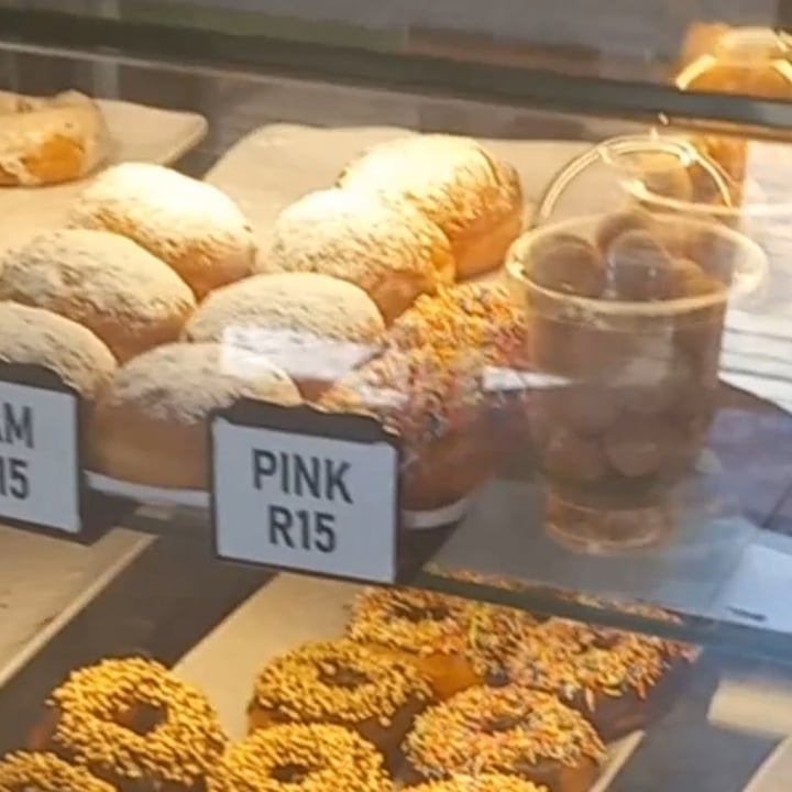 photo of Hulis Donuts Pink Donut shared by @punilu on  27 Jan 2024 - review