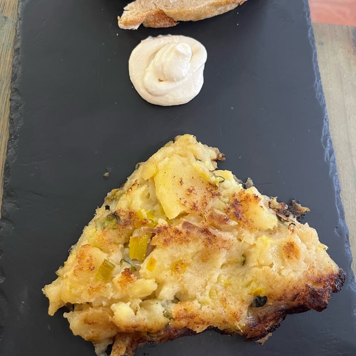 photo of Santa y Pura Vegan Bar Pincho de tortilla shared by @vulcanoattivo on  08 May 2024 - review