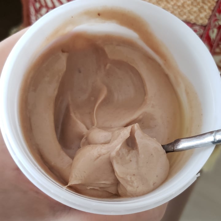 photo of Super Vegan creme de avelã com chocolate branco shared by @vrgvegana on  04 May 2024 - review