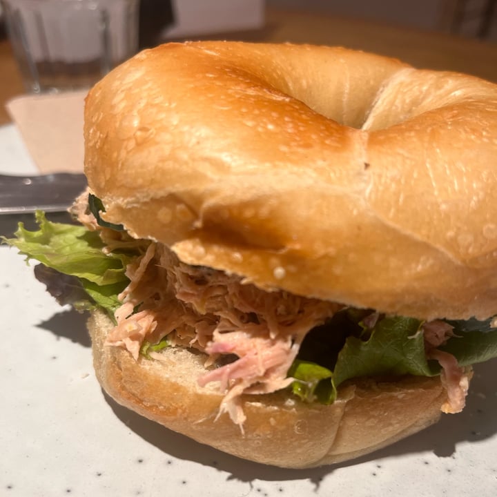 photo of Delish Vegan Doughnuts Bagel with vegan tuna shared by @coradvil on  25 May 2024 - review