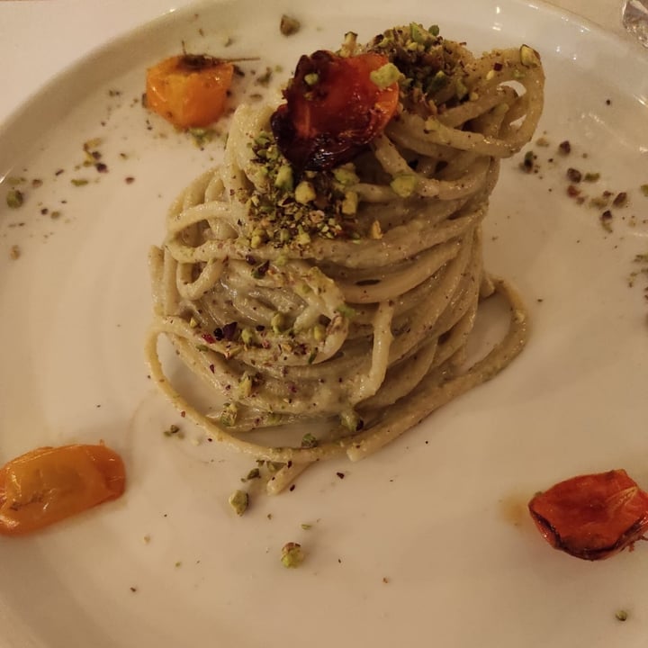 photo of Nativa Ristorante Spaghettoni al pesto di pistacchio e ciliegini gialli shared by @alessiadb on  24 Sep 2023 - review