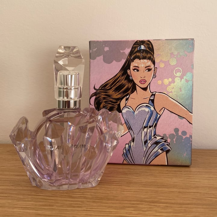 photo of Ariana grande R.E.M. shared by @camucm on  06 Jul 2024 - review
