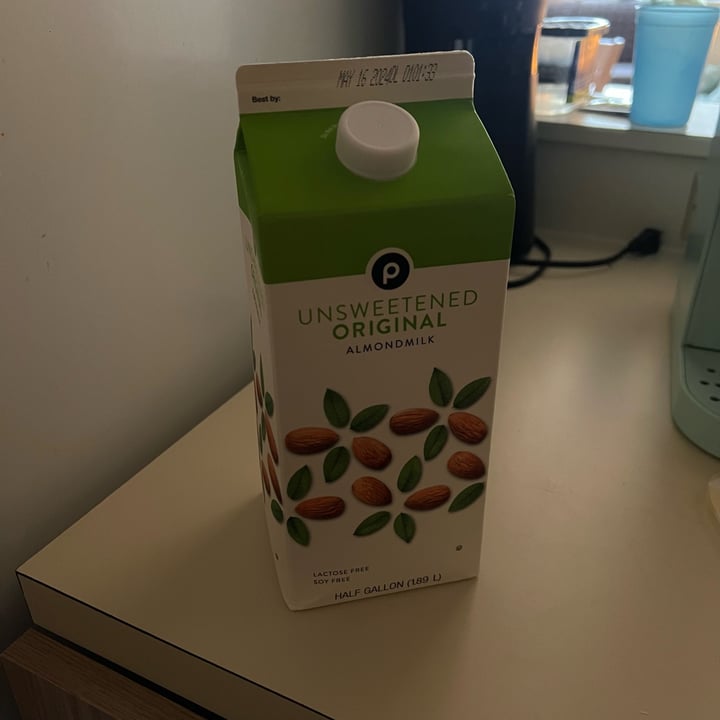 photo of Publix Unsweetened Original Almond Milk shared by @aubreyj27 on  16 Apr 2024 - review