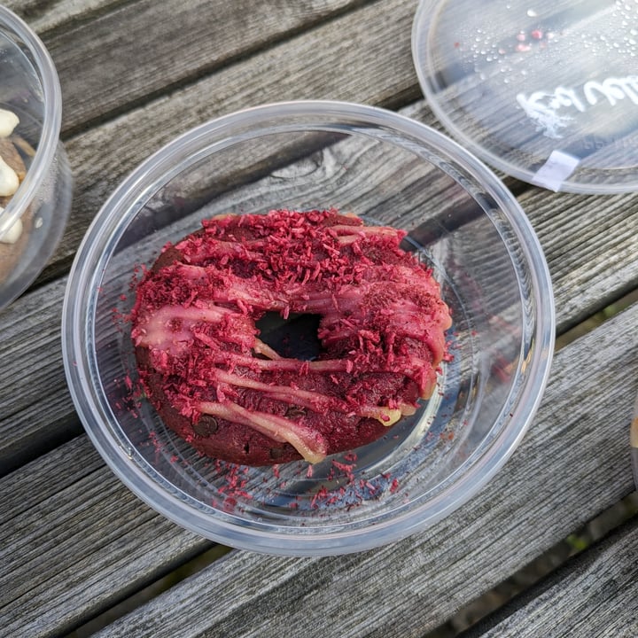 photo of Vitality Smoothie and Juice Red Velvet Donut shared by @edav334 on  28 Apr 2024 - review