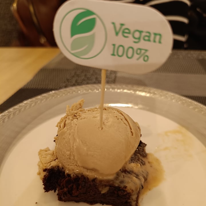 photo of La Oveja Negra Brownie con helado de avellana shared by @angelesrocaz on  19 Feb 2024 - review