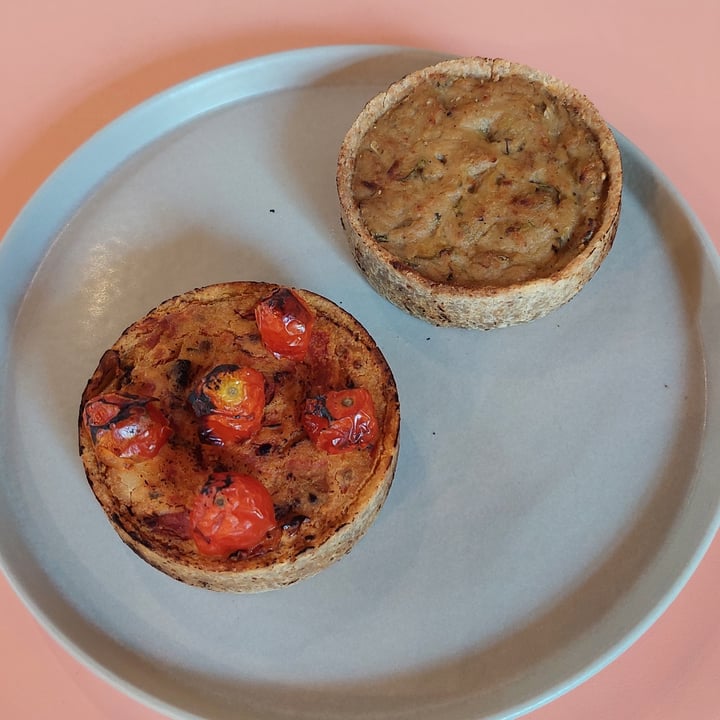 photo of JACA BÔ-AH Quiche De Tomate Confit shared by @jcasati on  08 May 2024 - review