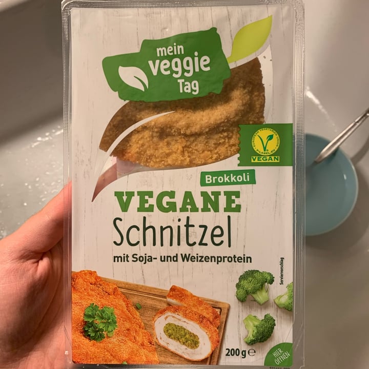 photo of Mein Veggie Tag Vegane Schnitzel Brokkoli shared by @potplant on  29 Apr 2024 - review