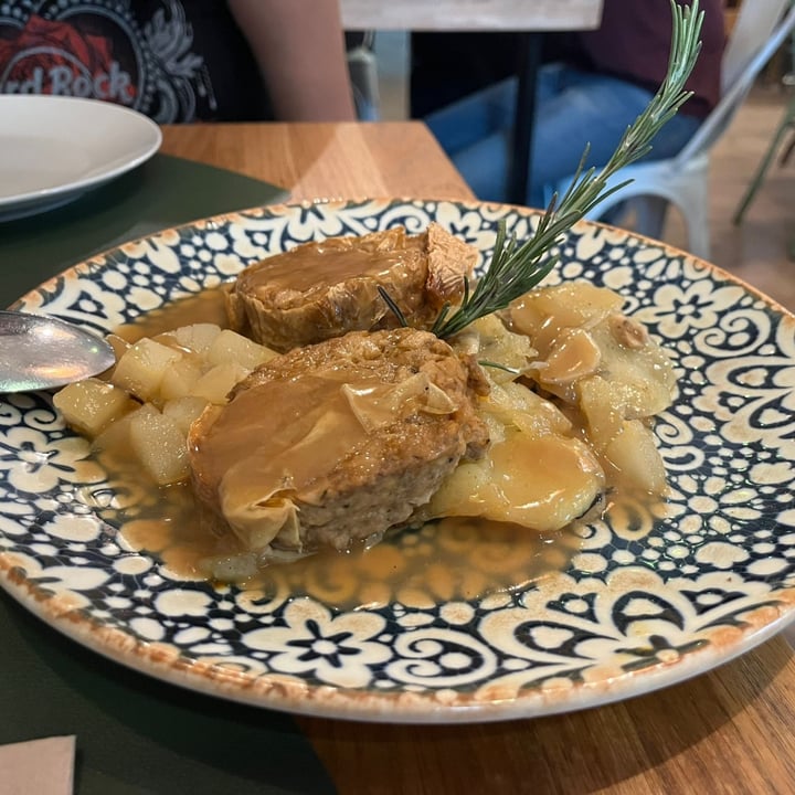 photo of Hakuna Matata Veggie 'NotLamb' with baked potato and sautéed pear shared by @angelesrocaz on  17 Sep 2023 - review