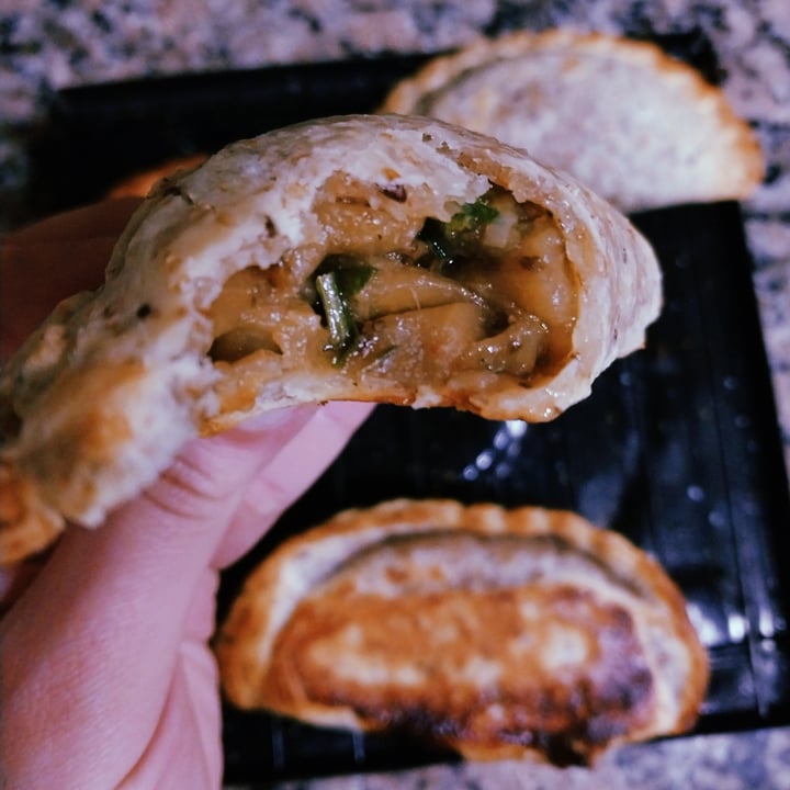photo of Orali empanadas de berenjena shared by @nanicuadern on  26 Sep 2024 - review