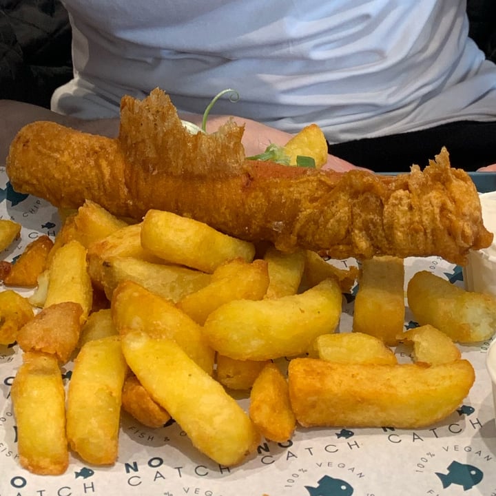 photo of No Catch Battered sausages & chips shared by @sofiacoruzzi on  16 May 2024 - review