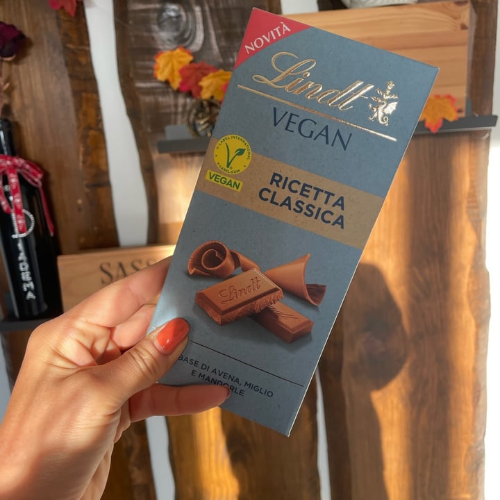 photo of Lindt chocolate Lindt vegan classic shared by @robertacor on  08 Nov 2024 - review