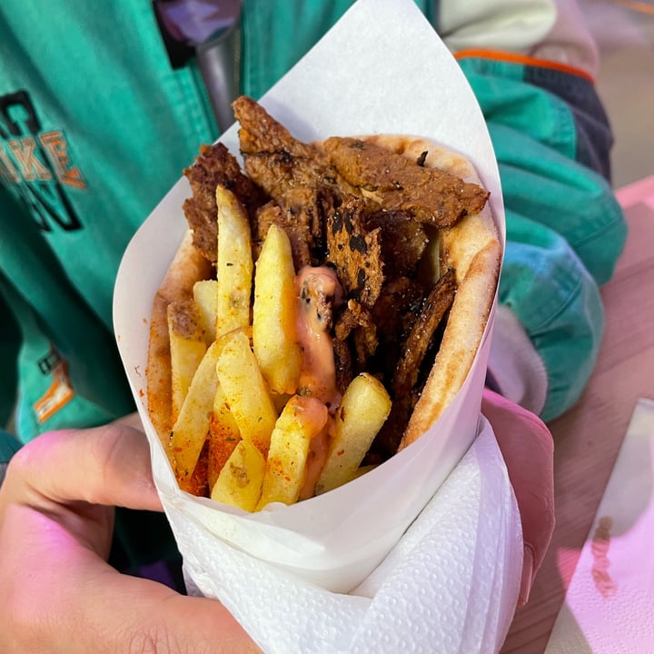 photo of OH MY GREEK! Vegan Pita Gyros shared by @clalopre on  15 Oct 2023 - review