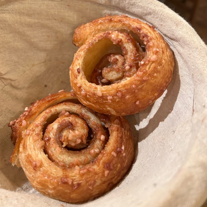photo of Le Pain Quotidien cinnamon roll shared by @emmearn on  30 Dec 2023 - review