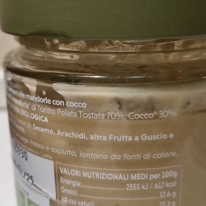 photo of La fattoria della mandorla crema mandorla & cocco shared by @darkessa on  08 May 2024 - review
