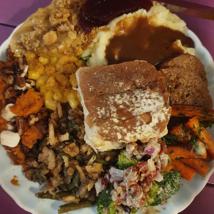 photo of Field Roast Sage & Garlic Plant-Based Celebration Roast shared by @anistavrou on  03 Jan 2024 - review