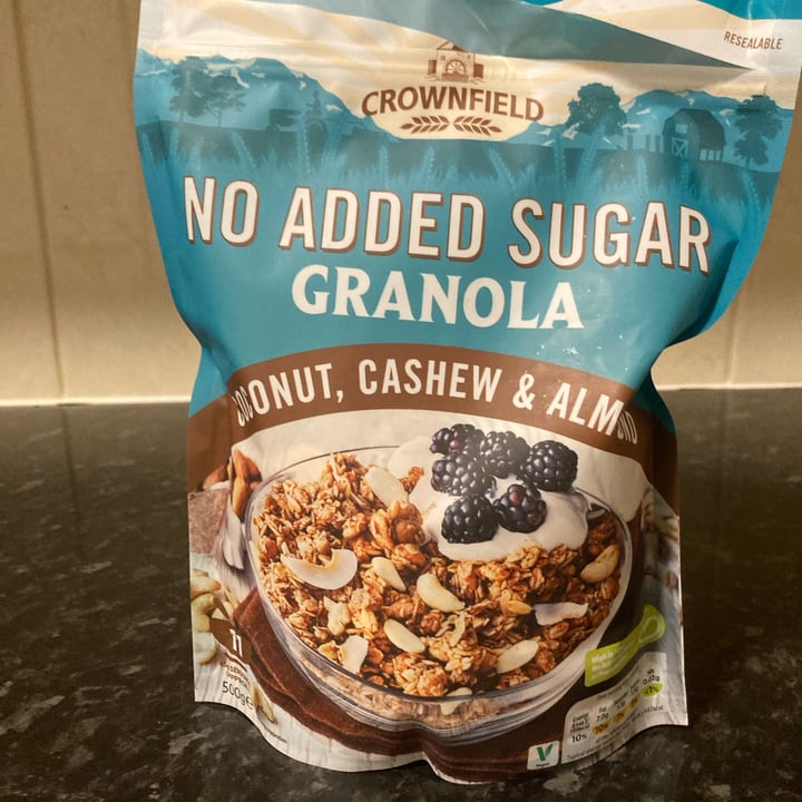 photo of Crownfield No Added Sugar Granola Coconut Cashew and Almond shared by @valedv on  22 Oct 2023 - review