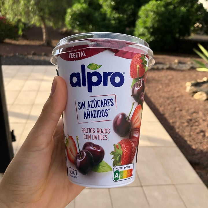 photo of Alpro Yogur Frutos rojos con dátiles sin azúcar añadido shared by @carmelau on  12 May 2024 - review